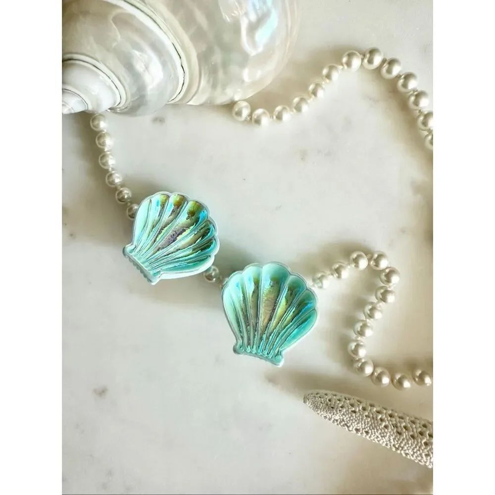 Iridescent blue clamshell studโearrings